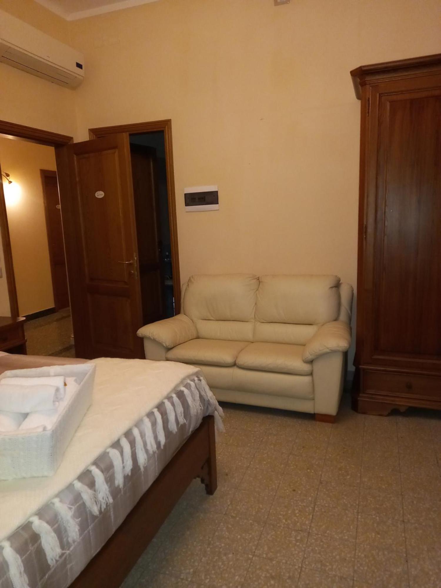לוקה Bnb Villa Melany Vicino Centro חדר תמונה